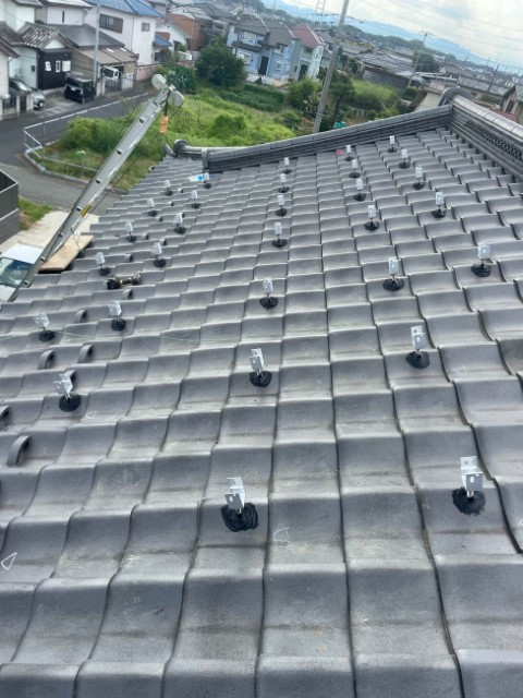 パネルを設置する部分全てに等間隔で同様の基盤を設置していきます。