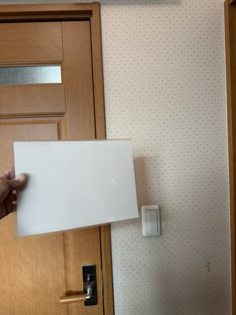 タッチパネルリモコンを設置する場所を選定していきます。