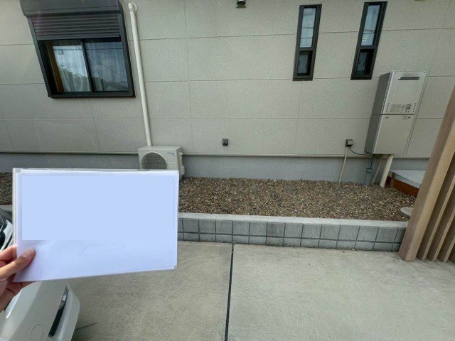 蓄電池を設置する場所を選定して地盤工事から行っていきます。