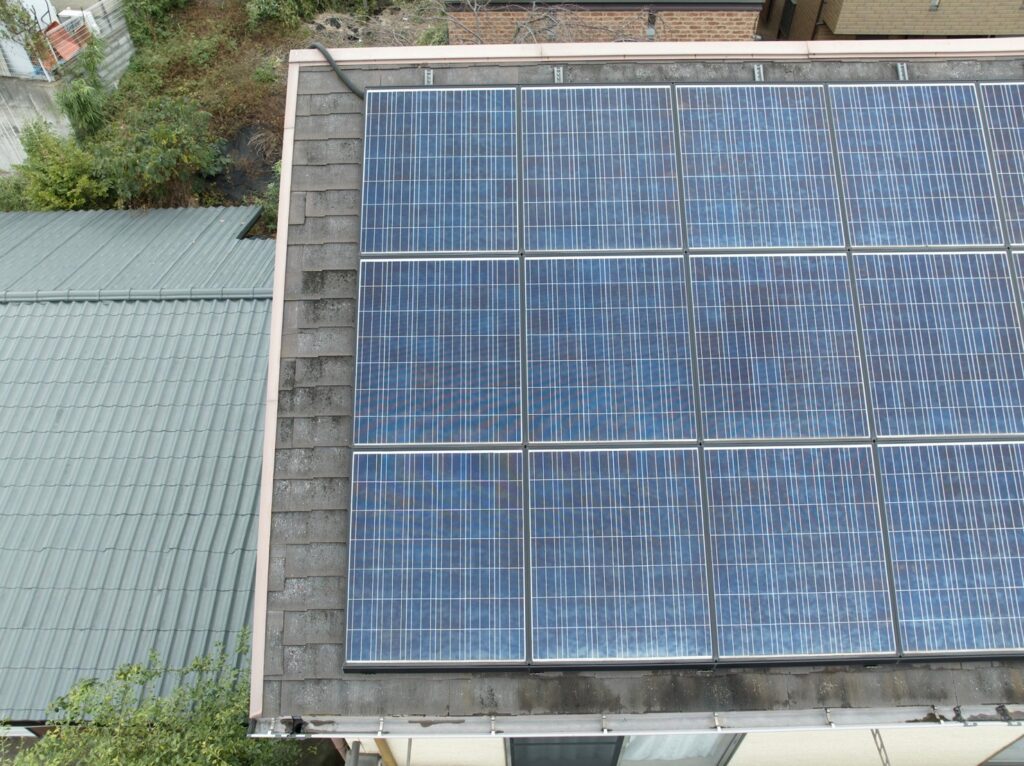 10年以上使用されているパネルは、コーティングを施し劣化を防いでいきます。