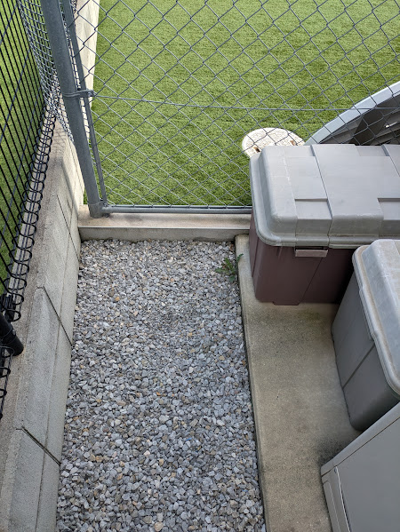 蓄電池を置く場所が決定したため、荷物を移動します。